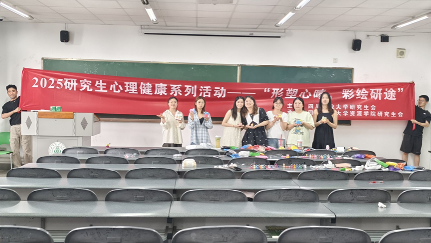 一群人在厨房里 AI 生成的内容可能不正确。