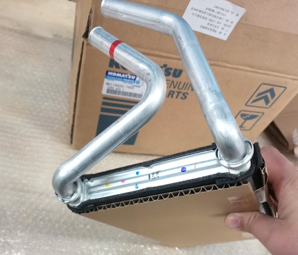 小松装载机暖风水箱