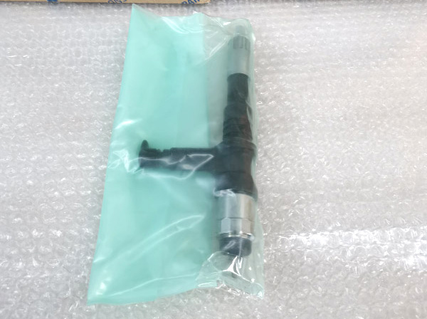 小松装载机喷油器