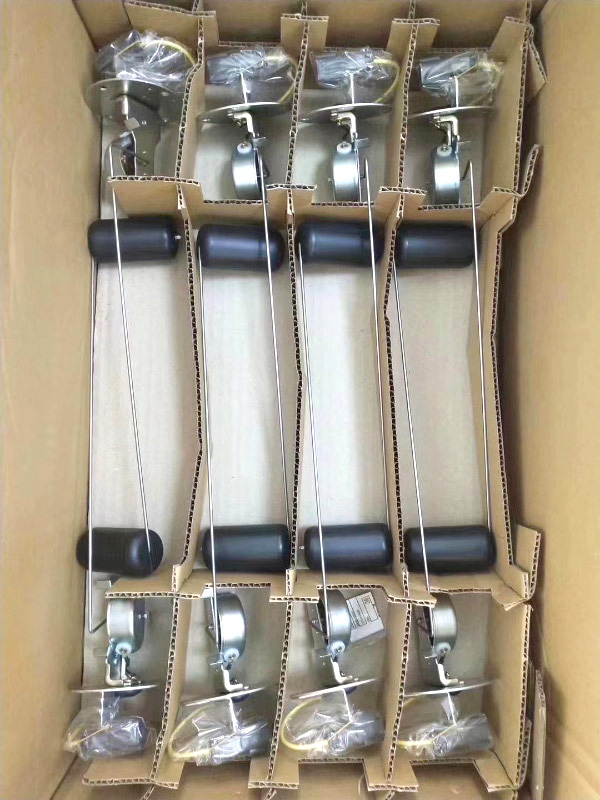 小松柴油油位传感器