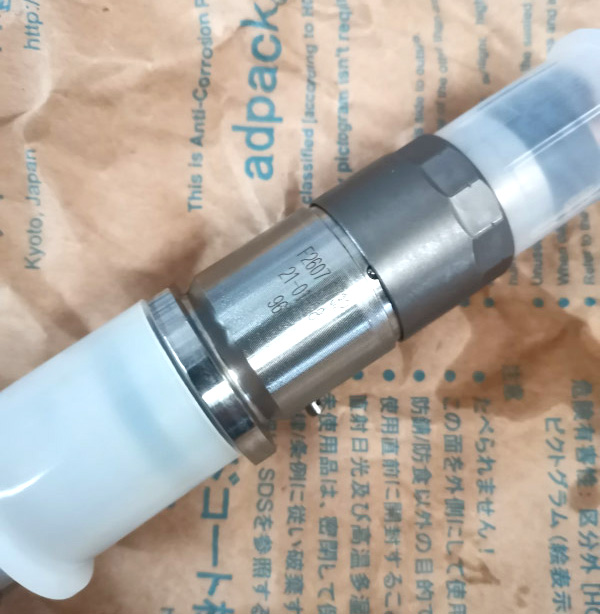 小松挖掘机喷油器
